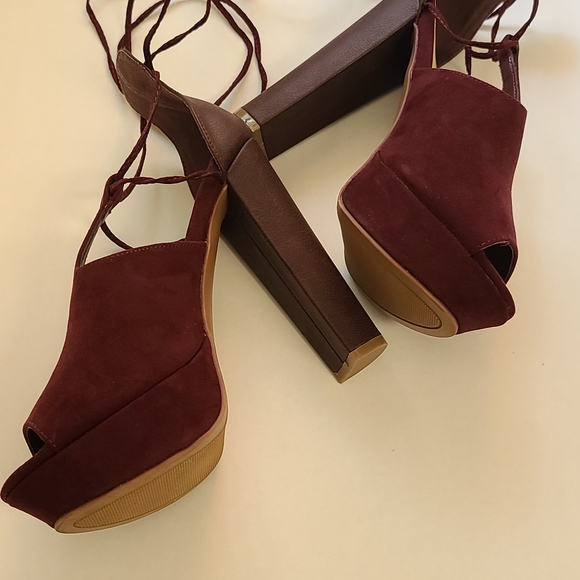 SHOE DAZZLE Marlena Maroon Peep Toe Ankle Strap Platform Heels Size 8 - Picture 6 of 16